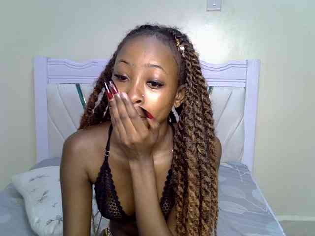 PetiteNoir webcam