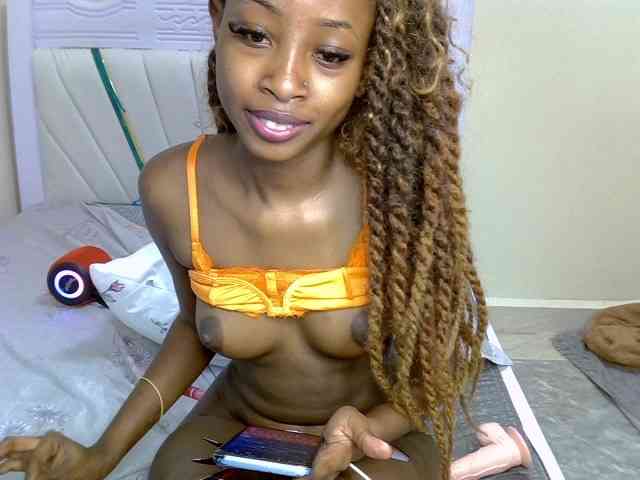 PetiteNoir webcam