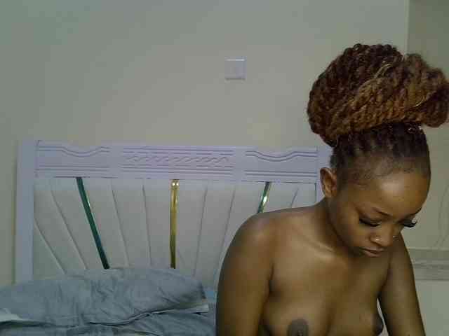 PetiteNoir webcam