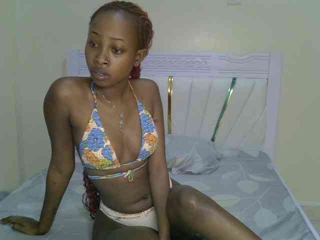 PetiteNoir webcam