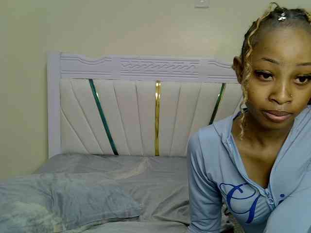 PetiteNoir webcam