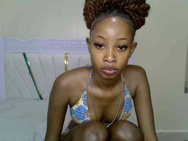 PetiteNoir webcam