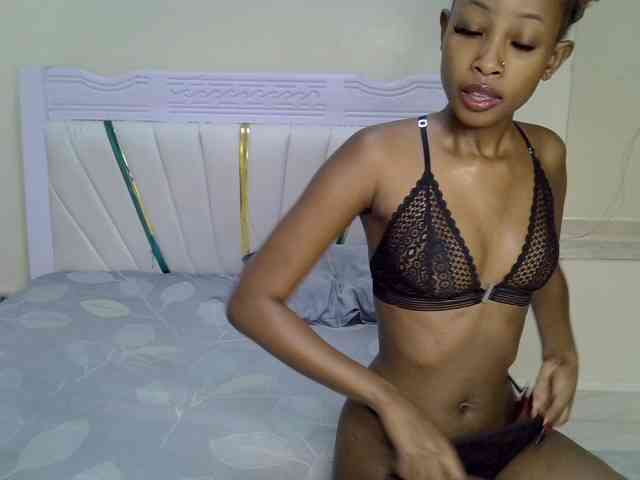 PetiteNoir webcam