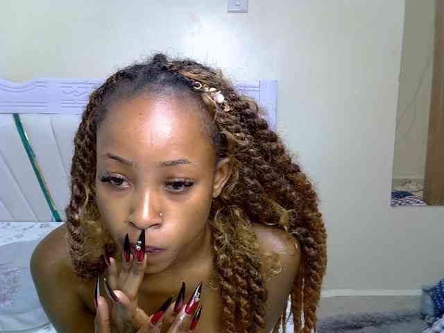 PetiteNoir webcam