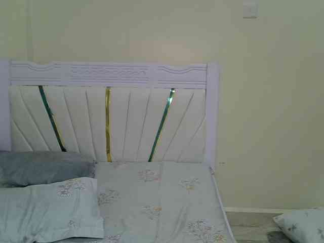 PetiteNoir webcam