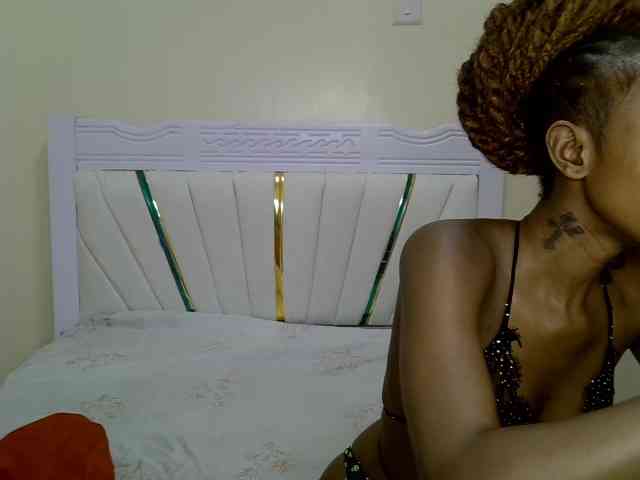 PetiteNoir webcam