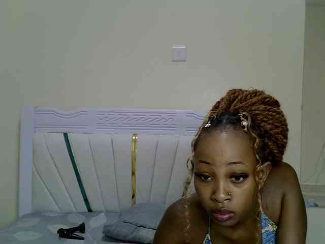PetiteNoir webcam
