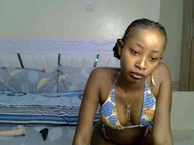 PetiteNoir webcam