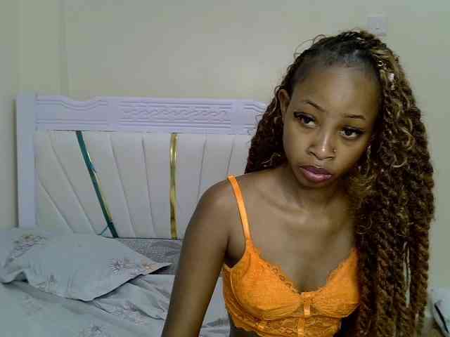 PetiteNoir webcam