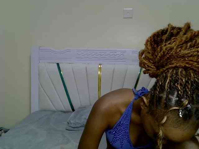 PetiteNoir webcam