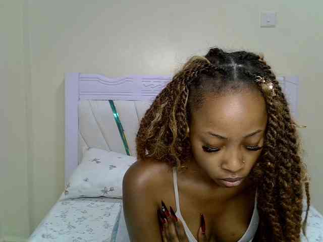 PetiteNoir webcam
