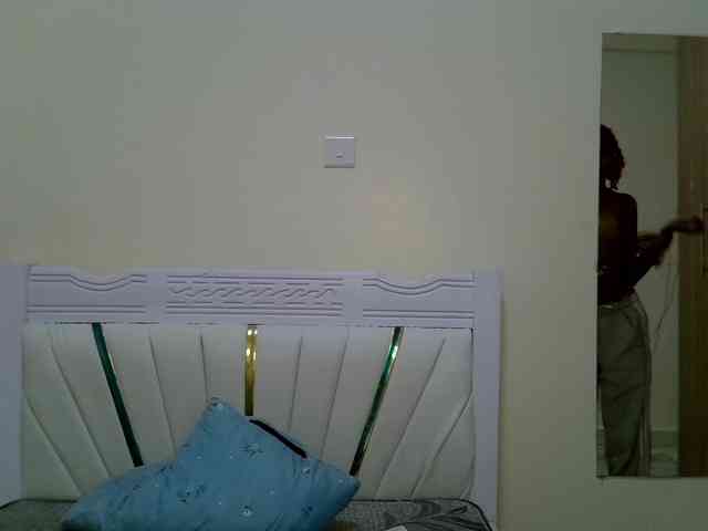 PetiteNoir webcam