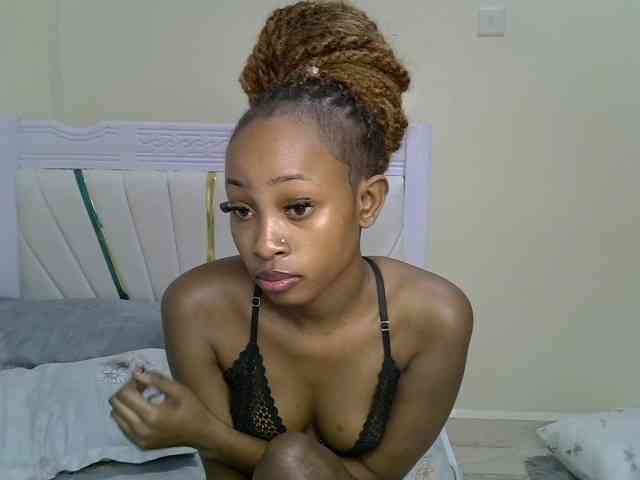 PetiteNoir webcam