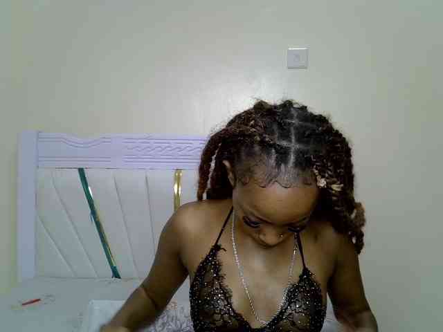 PetiteNoir webcam