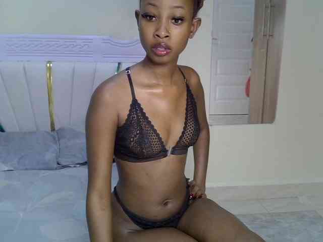 PetiteNoir webcam