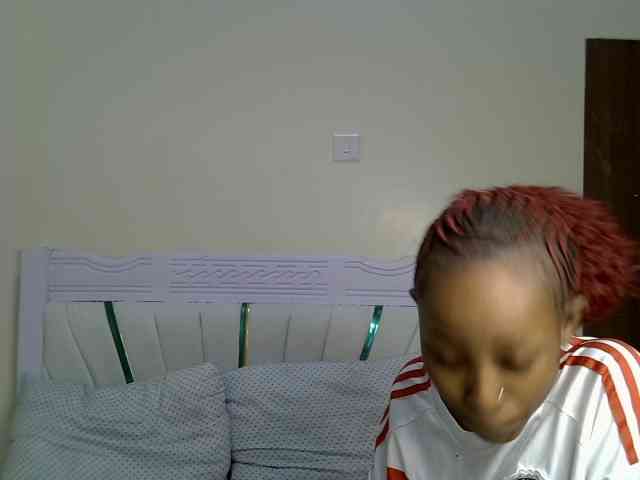 PetiteNoir webcam