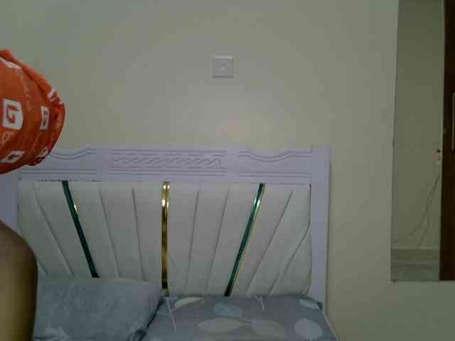 PetiteNoir webcam