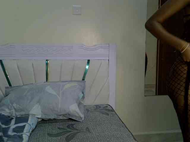 PetiteNoir webcam