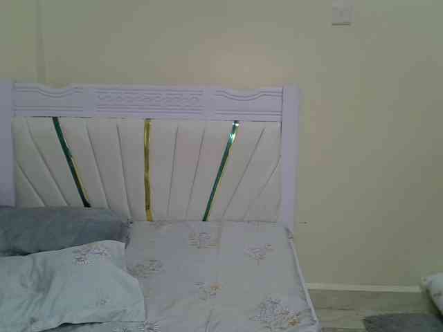 PetiteNoir webcam