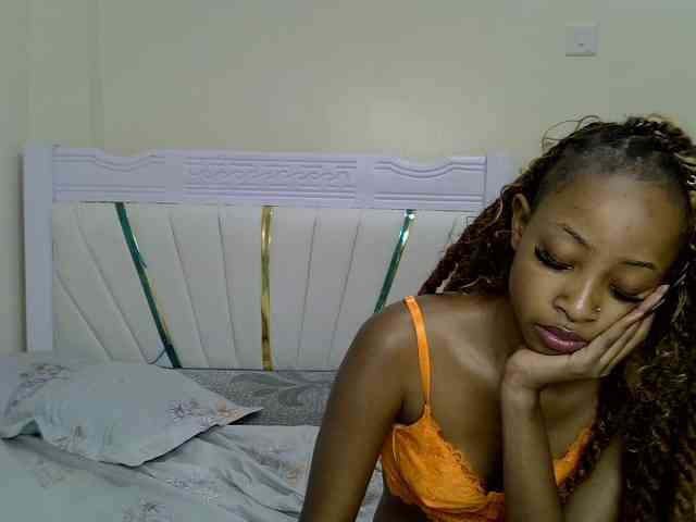 PetiteNoir webcam