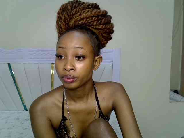 PetiteNoir webcam