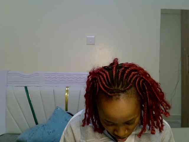 PetiteNoir webcam