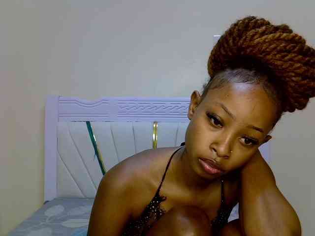 PetiteNoir webcam