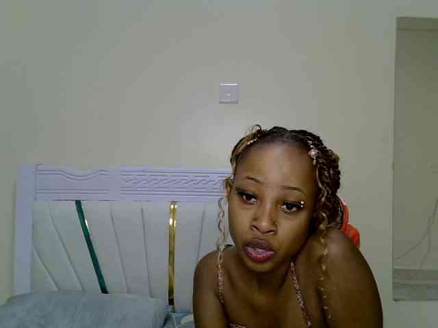 PetiteNoir webcam