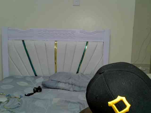 PetiteNoir webcam