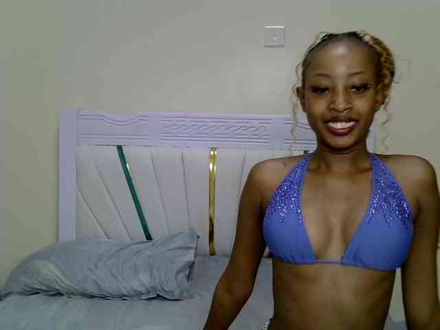 PetiteNoir webcam