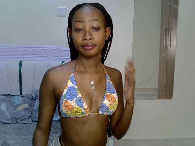 PetiteNoir webcam