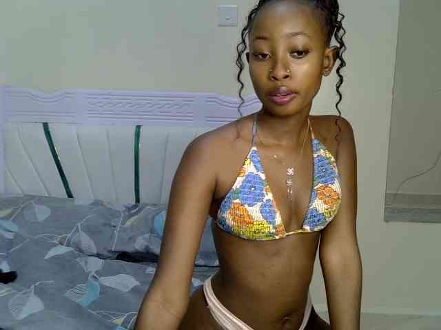 PetiteNoir webcam