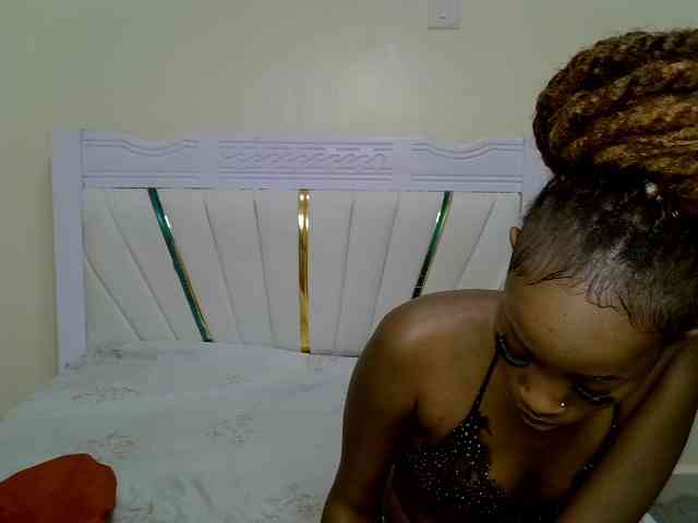 PetiteNoir webcam