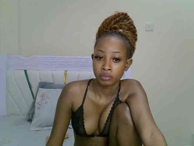 PetiteNoir webcam