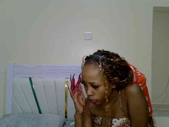 PetiteNoir webcam