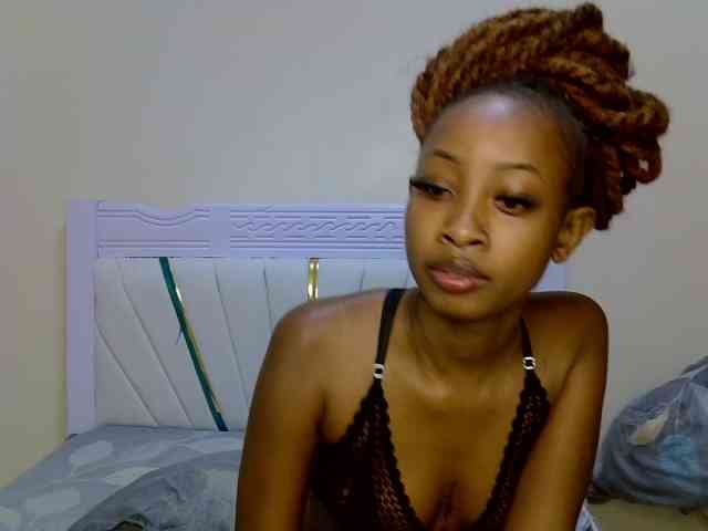 PetiteNoir webcam