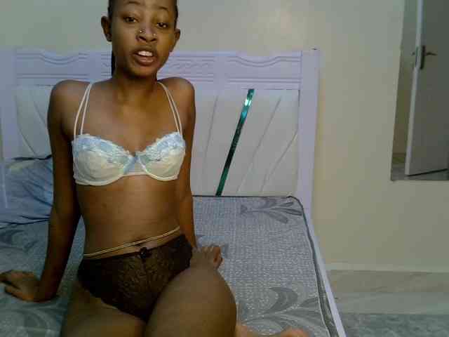 PetiteNoir webcam