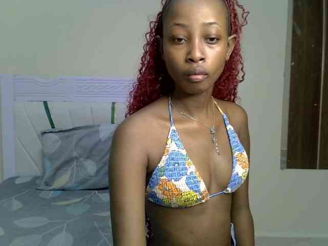 PetiteNoir webcam