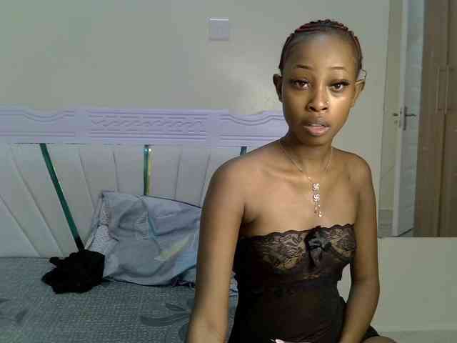 PetiteNoir webcam