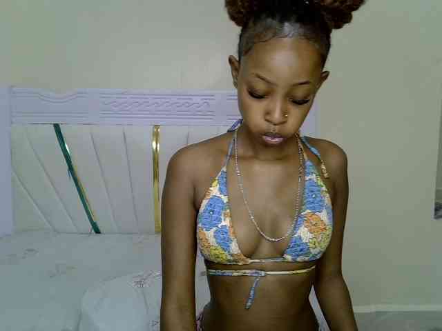 PetiteNoir webcam