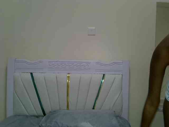 PetiteNoir webcam