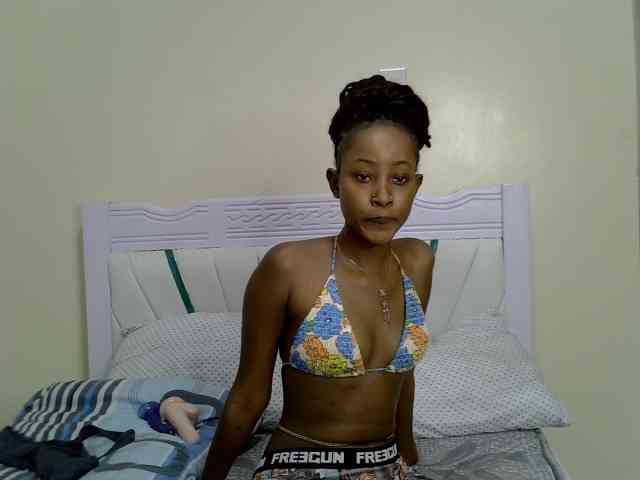 PetiteNoir webcam