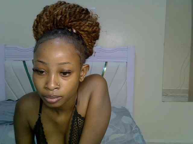 PetiteNoir webcam