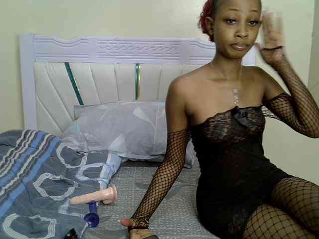 PetiteNoir webcam