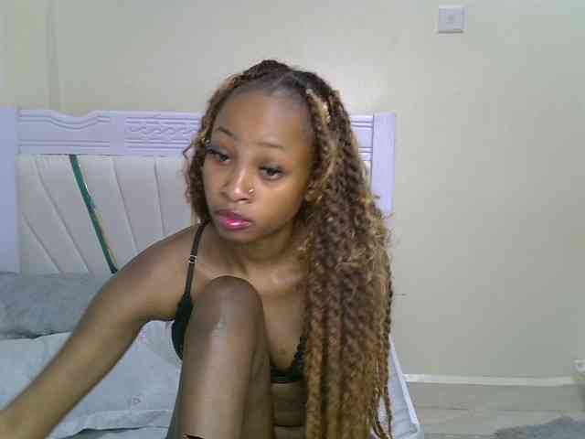 PetiteNoir webcam