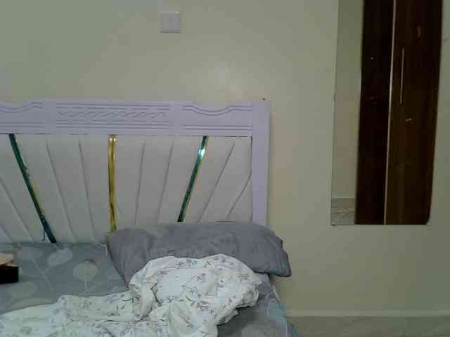 PetiteNoir webcam