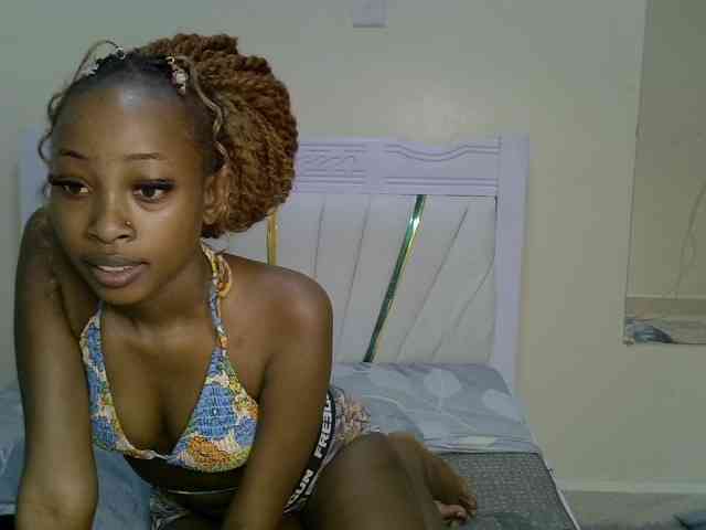 PetiteNoir webcam