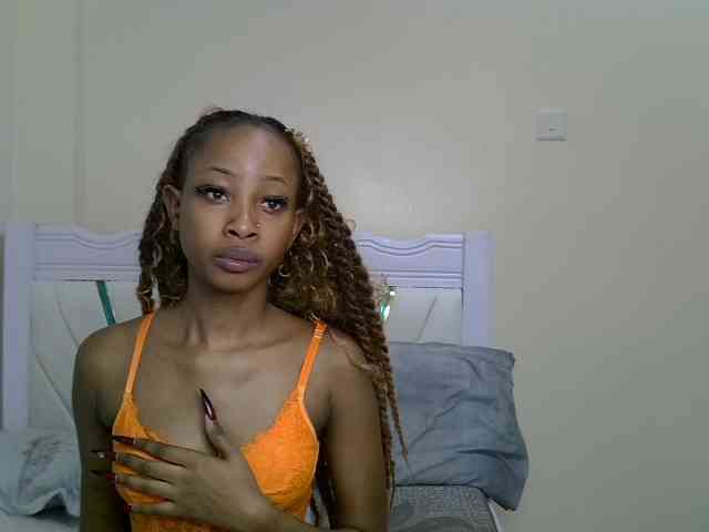PetiteNoir webcam