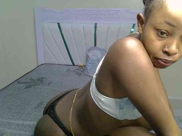 PetiteNoir webcam