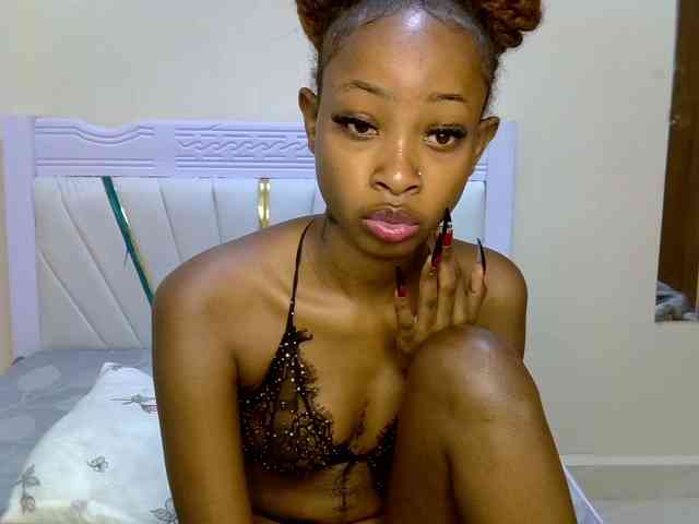 PetiteNoir webcam